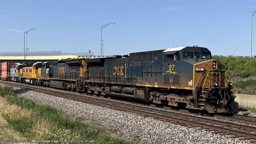 CSX 27 leads the L332.